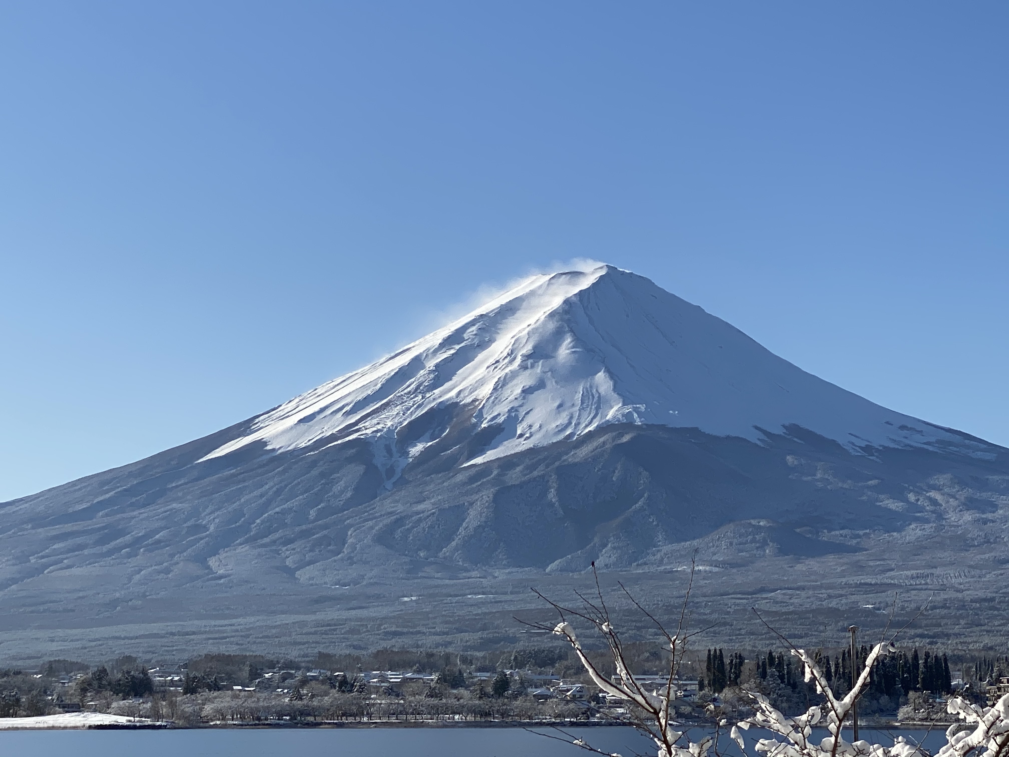 雪后的Mount Fuji